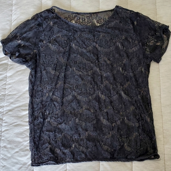 Beautiful lace top - Picture 1 of 3